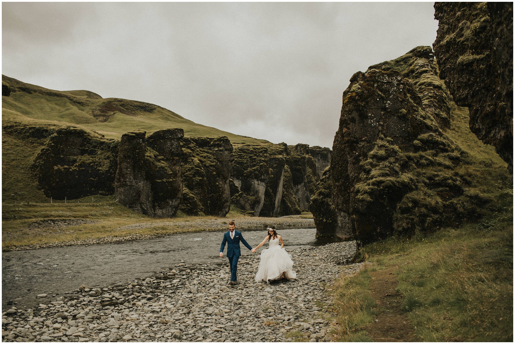 southern iceland elopement Fjaðrárgljúfur canyon wedding photos
